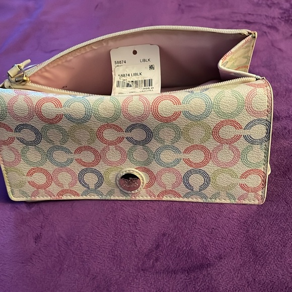 Feminine Coach Wallet - Multi Inside Compartments - Picture 4 of 4
